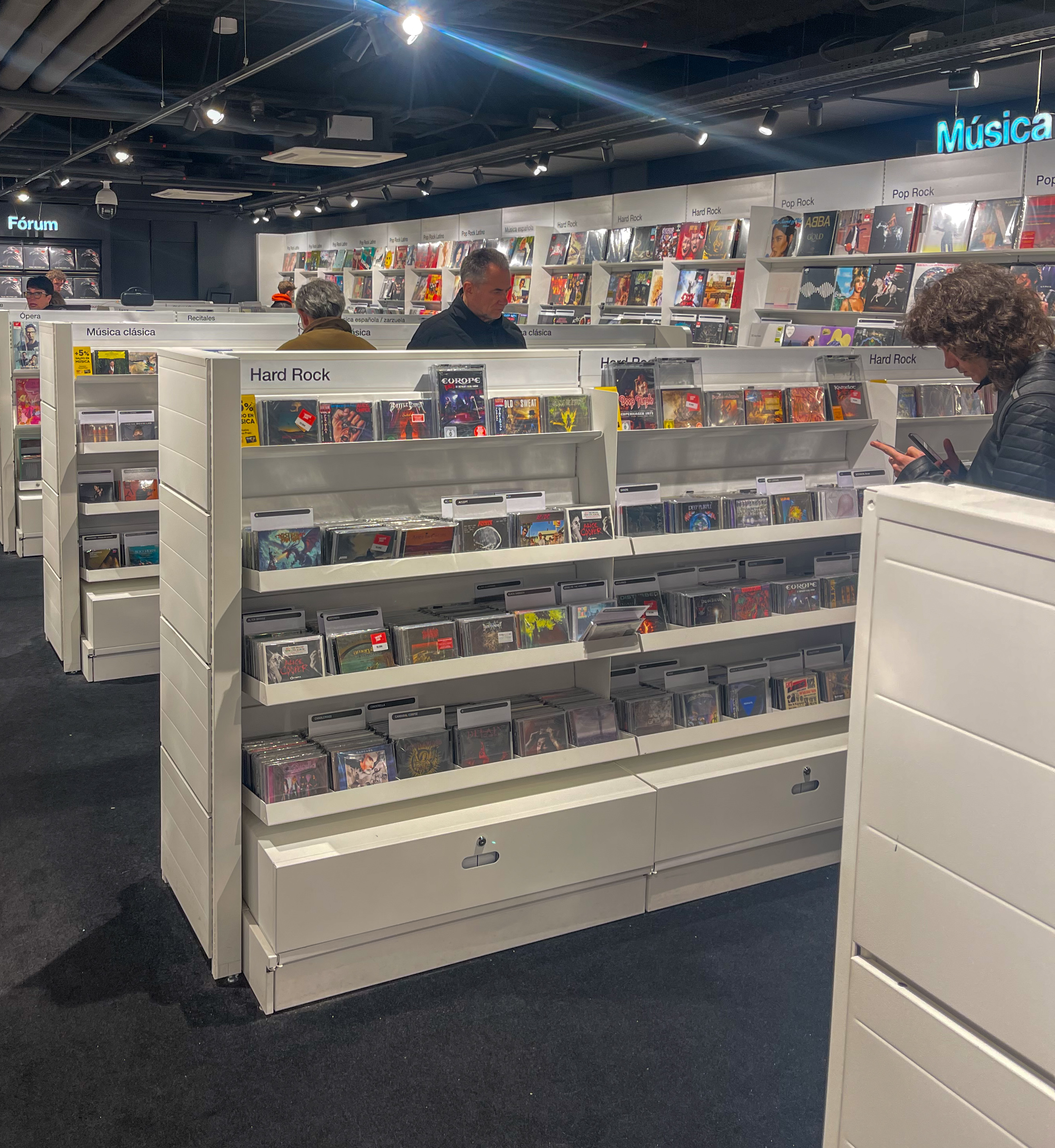 글을 다시 쓰기 시작했습니다.